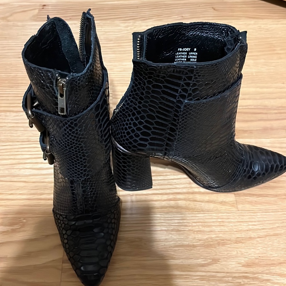 Black Freebird boots .. worn once.. heel too high😊 4 inch heel.. beautiful boot
